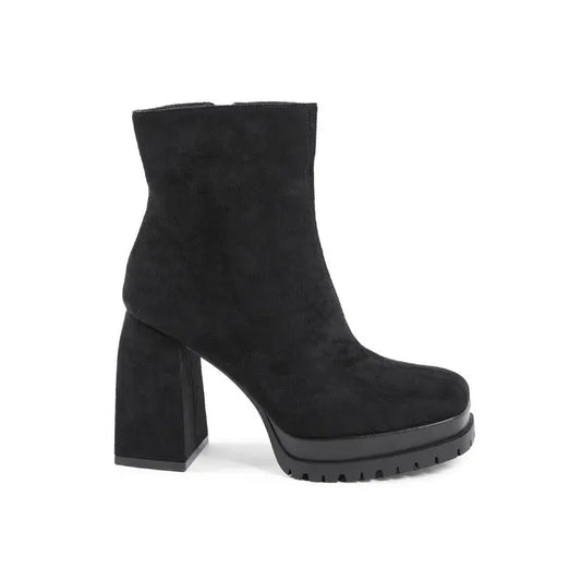 19V69 Italia Womens Ankle Boot Black X712 NERO 19V69 ITALIA by VERSACE 19.69 ABBIGLIAMENTO SPORTIVO S.R.L.