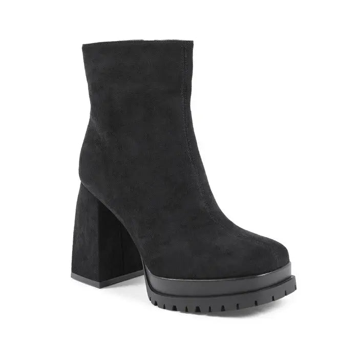 19V69 Italia Womens Ankle Boot Black X712 NERO 19V69 ITALIA by VERSACE 19.69 ABBIGLIAMENTO SPORTIVO S.R.L.