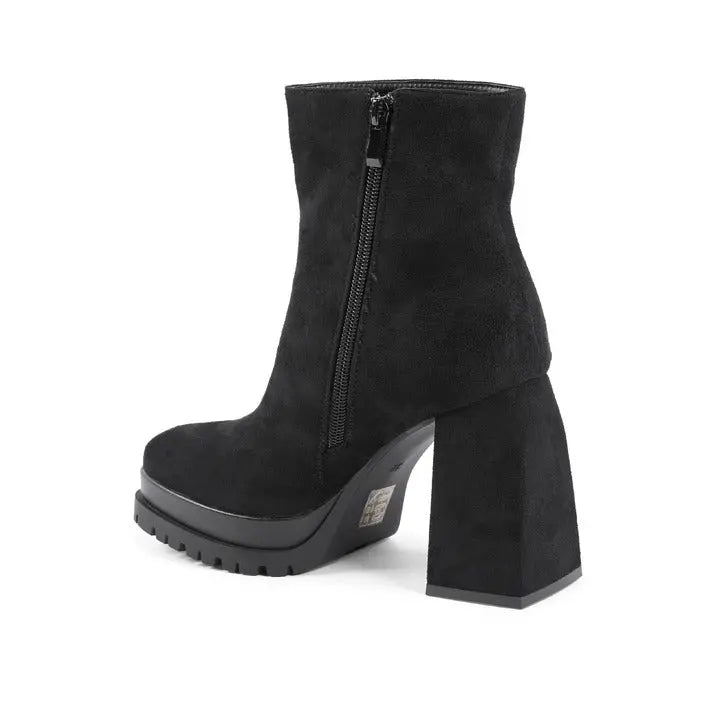 19V69 Italia Womens Ankle Boot Black X712 NERO 19V69 ITALIA by VERSACE 19.69 ABBIGLIAMENTO SPORTIVO S.R.L.