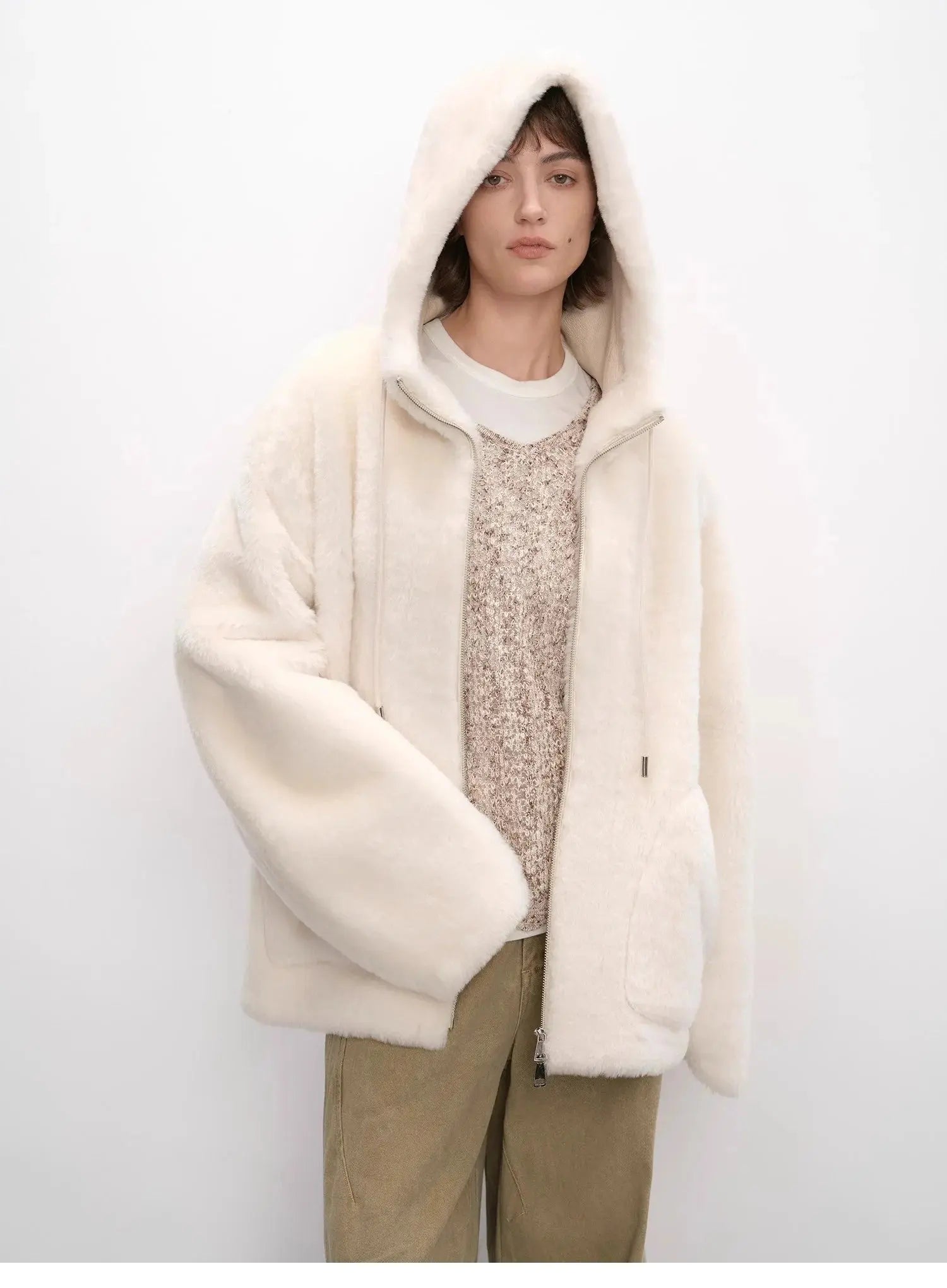 "Otaru Snow" Casual Hooded Silhouette Dropped Shoulder Merino Wool Sheepskin Fur Coat for Women