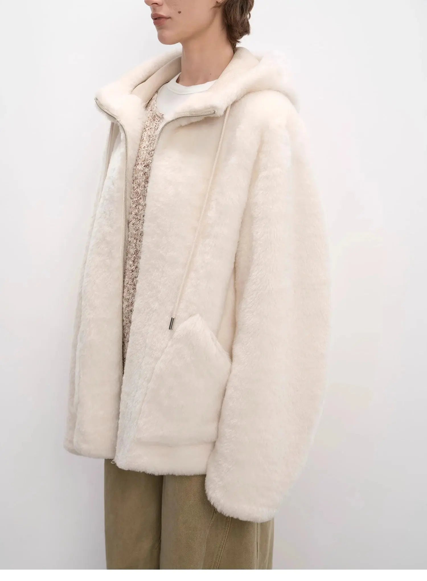 "Otaru Snow" Casual Hooded Silhouette Dropped Shoulder Merino Wool Sheepskin Fur Coat for Women